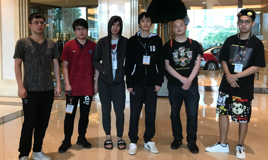 赛后这一蹲